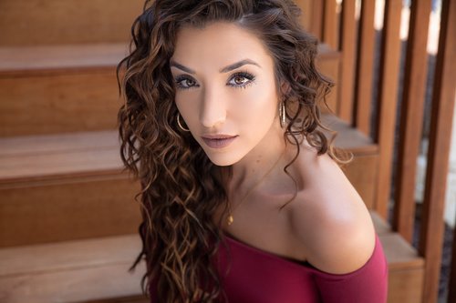 Ashley Loren