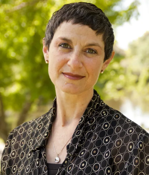 Mindy Cooper <br> <em>Edith Corse Evans</em>