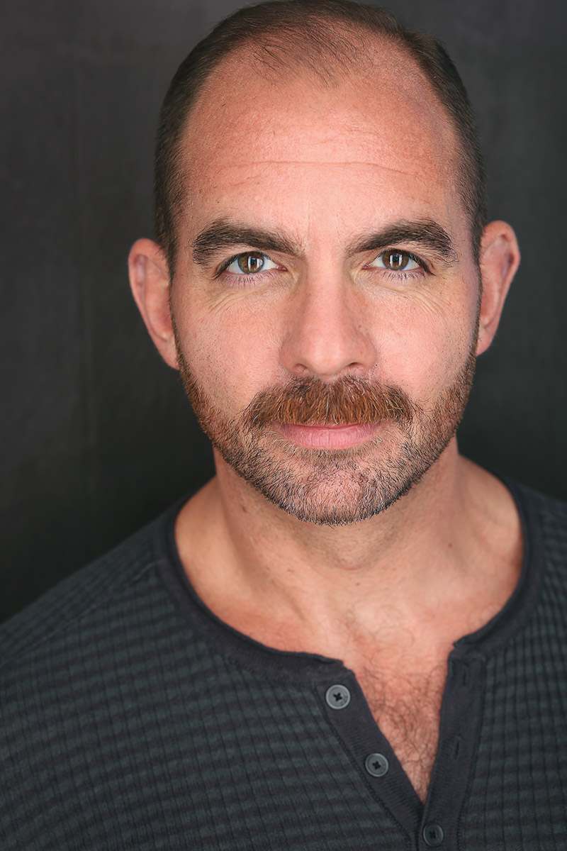 David Michael Garry <br> <em>Robert / Vicar</em>
